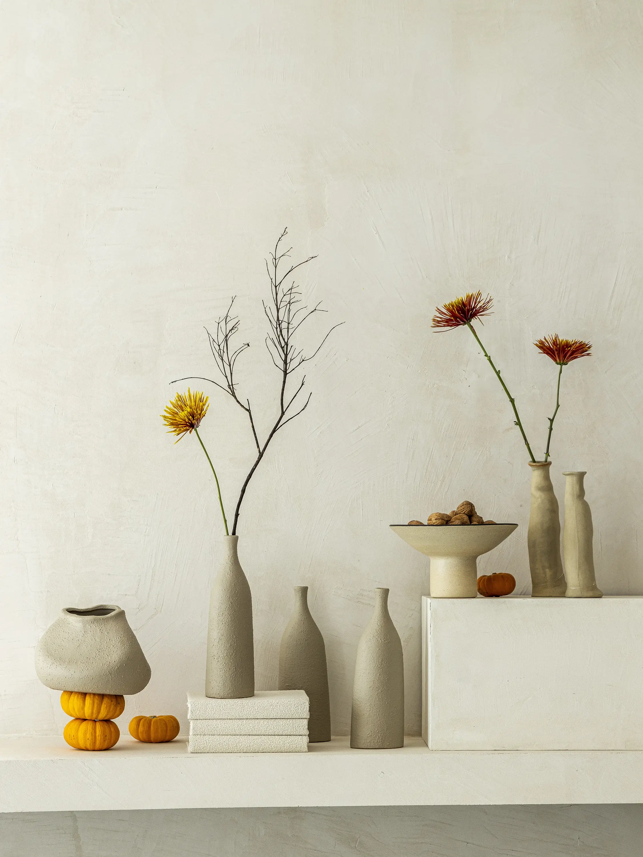 Studio Guilherme Garcia - Vasos Decorativos Finos com Galhos Secos para Ambientes Minimalistas