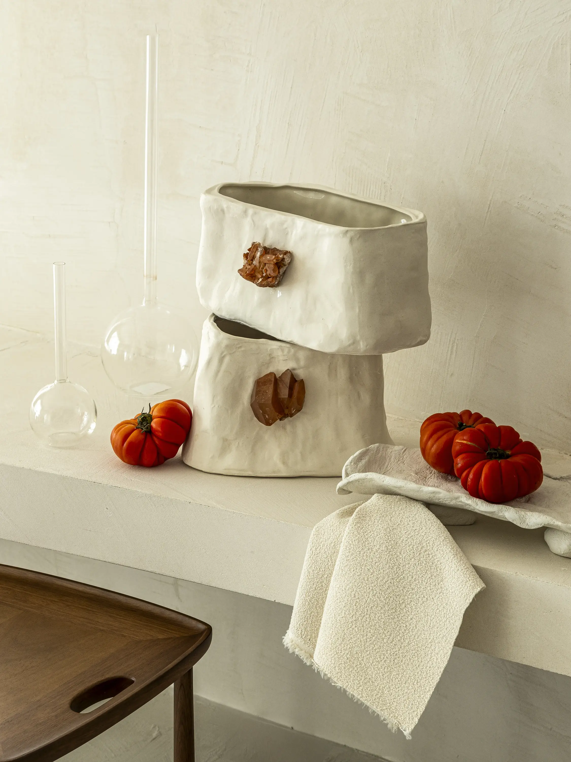 Studio Guilherme Garcia - Esculturas Cerâmicas Abstratas e Vasos Brancos Modernos